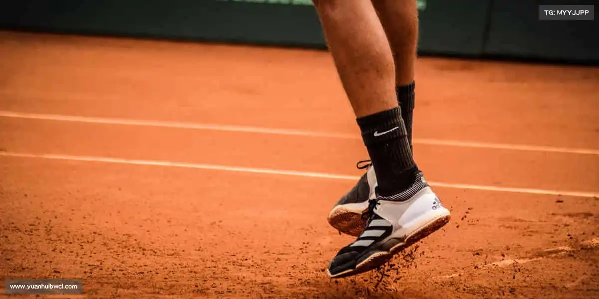 米兰milan🏊♀️在泳池里乘风破浪,每一次划水都是向梦想靠近!